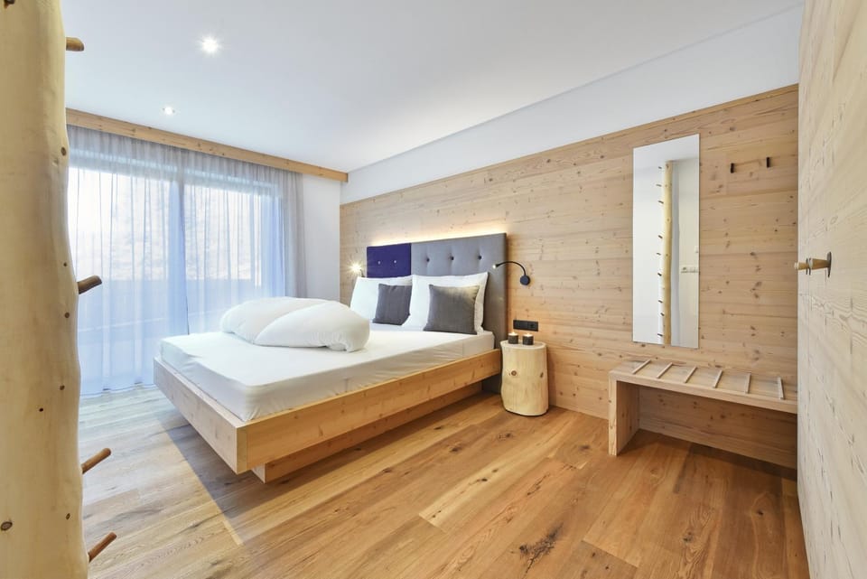 Bed, Balcony/Terrace, Decorative detail, Bedroom