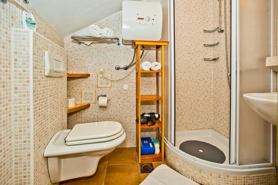 Shower, Bathroom, towels