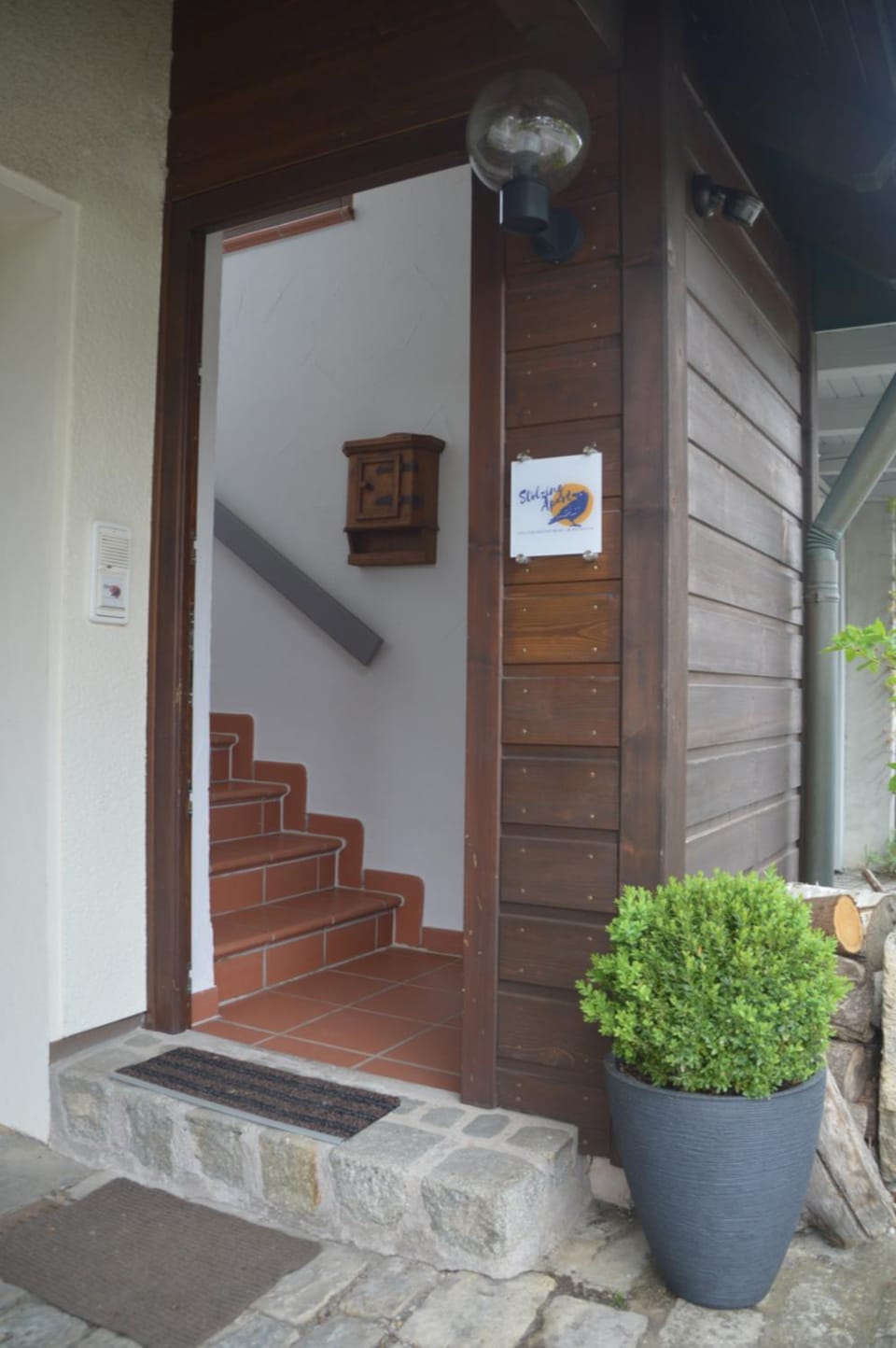 Facade/entrance