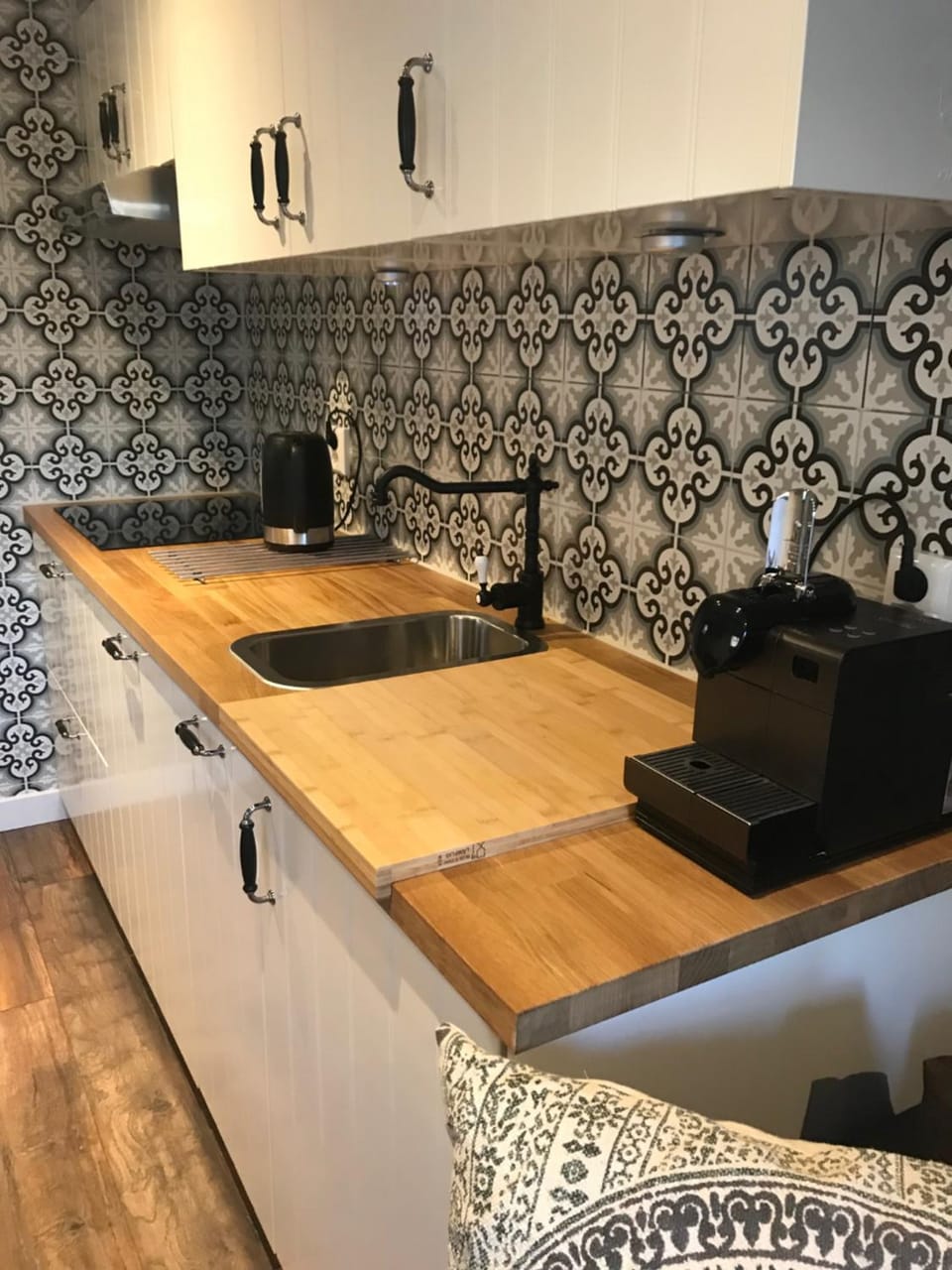 Coffee/tea facilities, Kitchen or kitchenette
