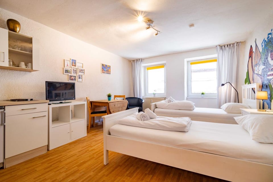Bed, TV and multimedia, Photo of the whole room, Seating area