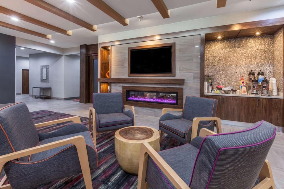 Seating area, On site