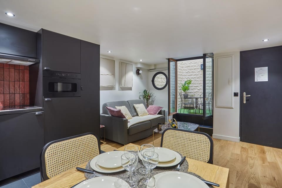 Apartment St Honore by Studio prestige Apartment in Paris