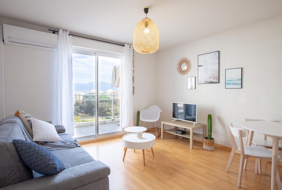 Evasion Marine - T2 Vue mer - Terrasse - Plage à pied Apartment in Ajaccio
