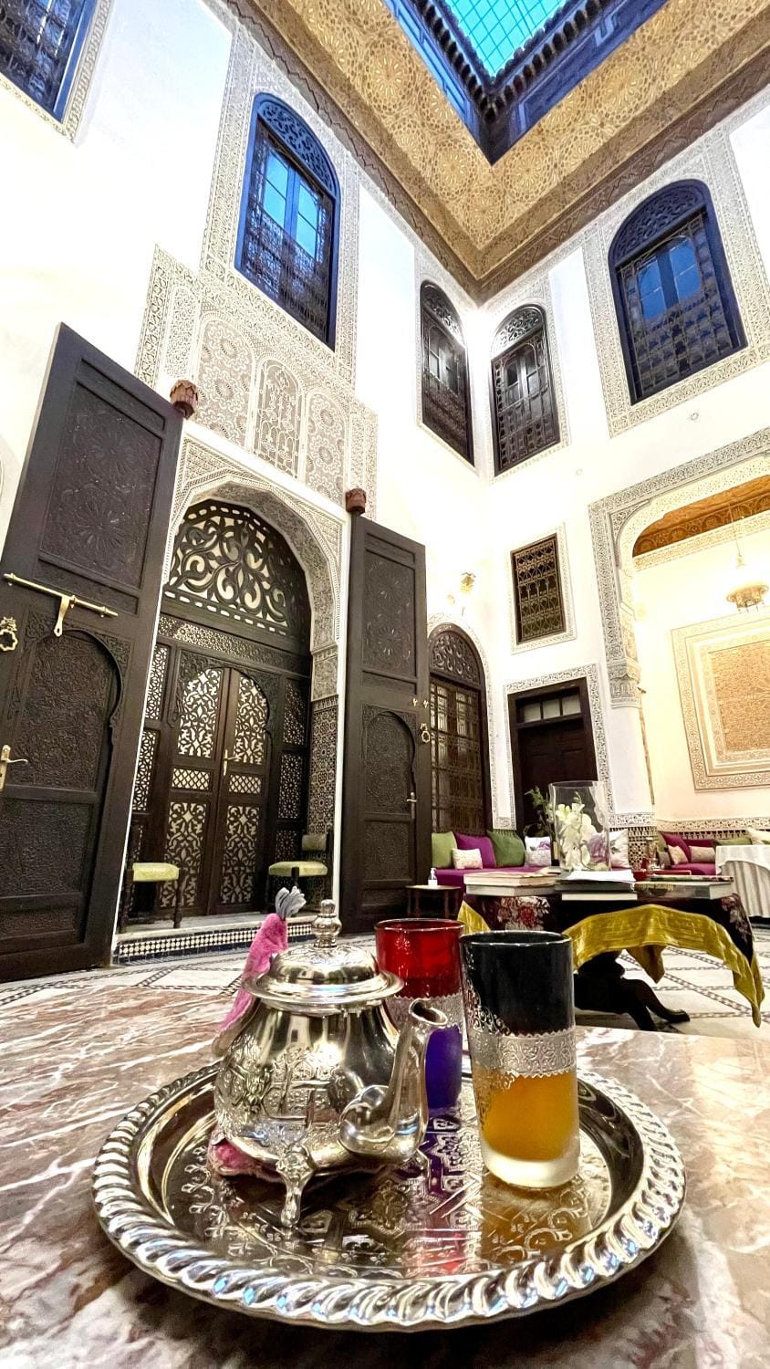 Restaurant/places to eat, Food and drinks, Dining area, Drinks