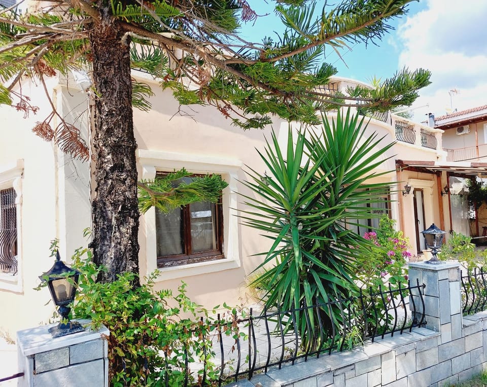 Property building, Patio, Facade/entrance