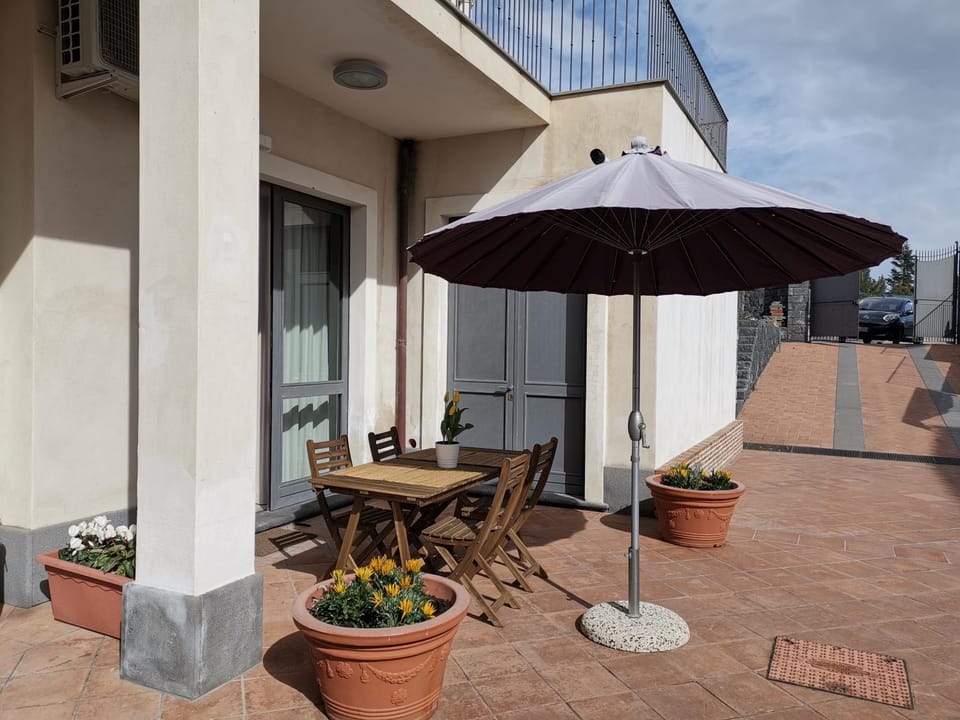 Property building, Balcony/Terrace, Dining area