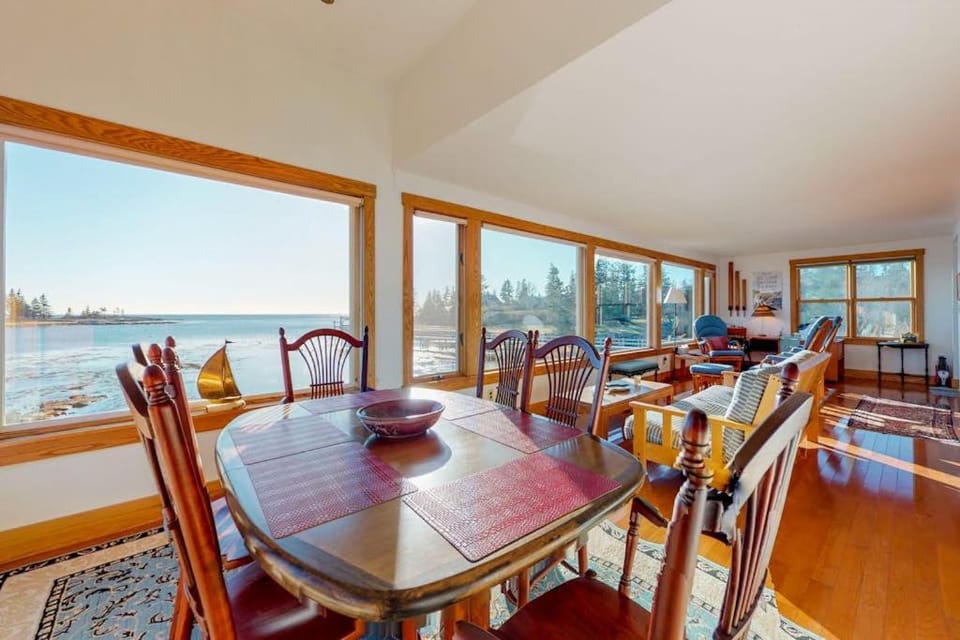 Day, View (from property/room), Seating area, Dining area