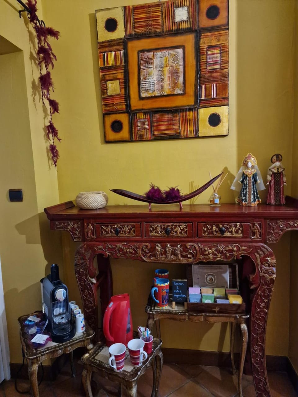 Coffee/tea facilities, Food and drinks