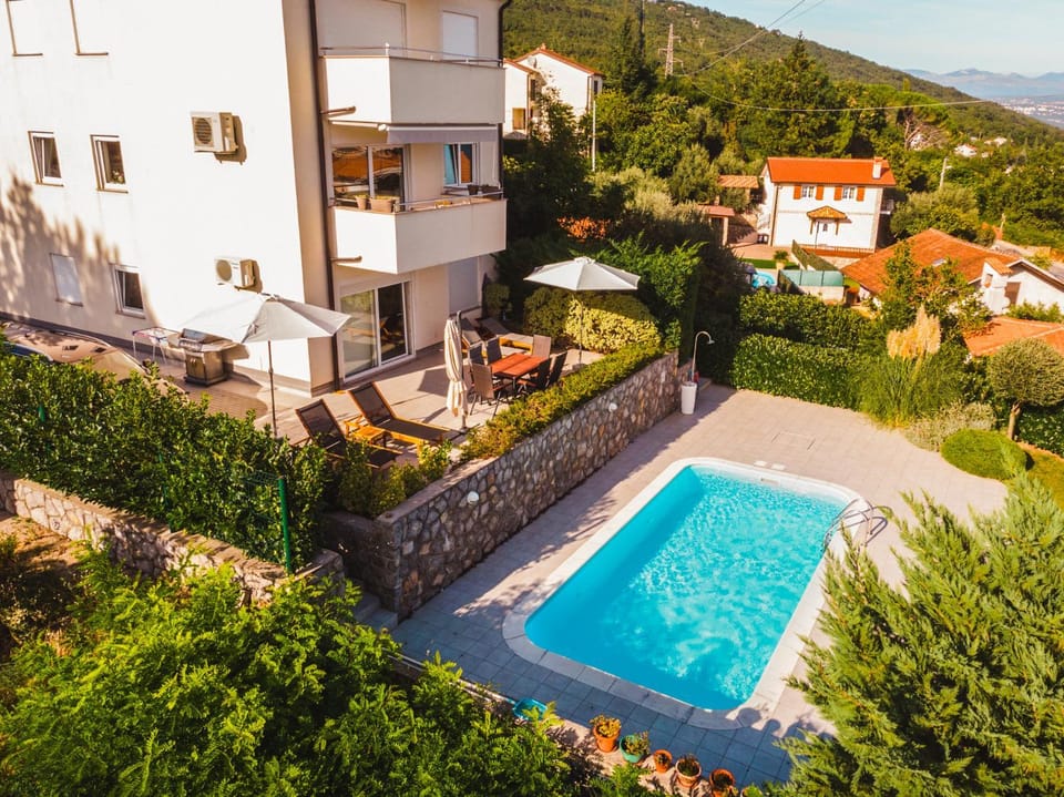 Property building, Day, Bird's eye view, Balcony/Terrace, On site, Pool view, Sea view, Swimming pool
