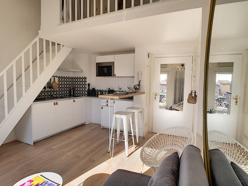 Kitchen or kitchenette