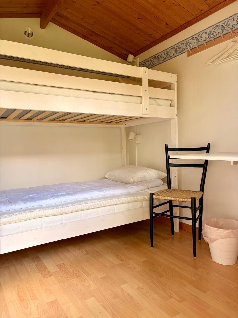 Bed, Photo of the whole room, Bedroom, bunk bed