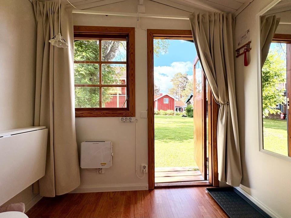 Photo of the whole room, Bedroom, Garden view