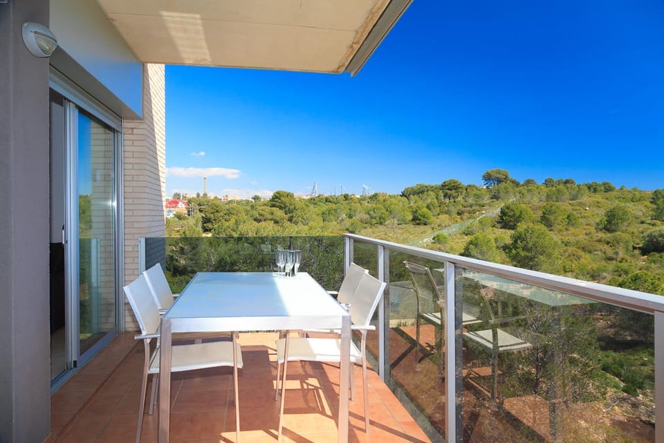 View (from property/room), Balcony/Terrace, Dining area, Quiet street view