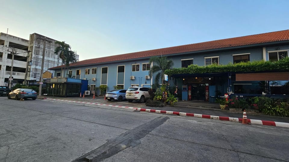 Property building, Facade/entrance, Parking