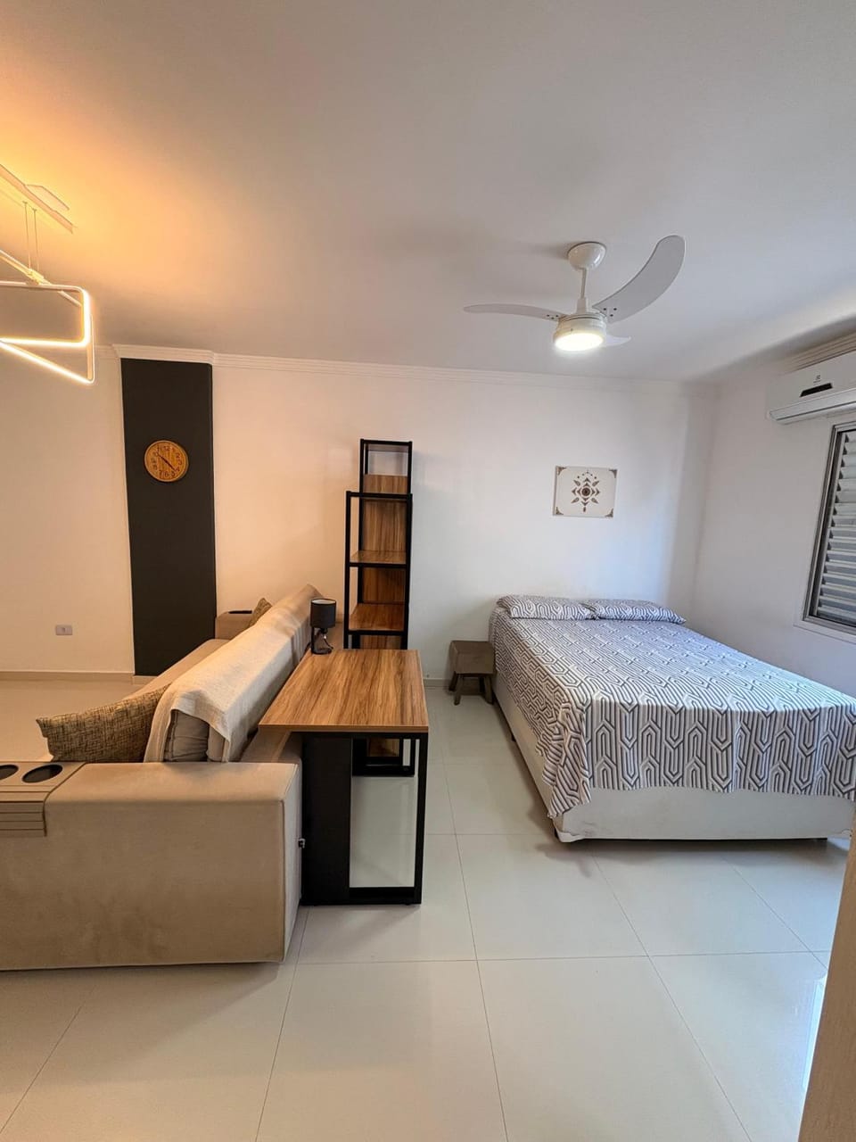 Bed, Living room, Photo of the whole room, Bedroom