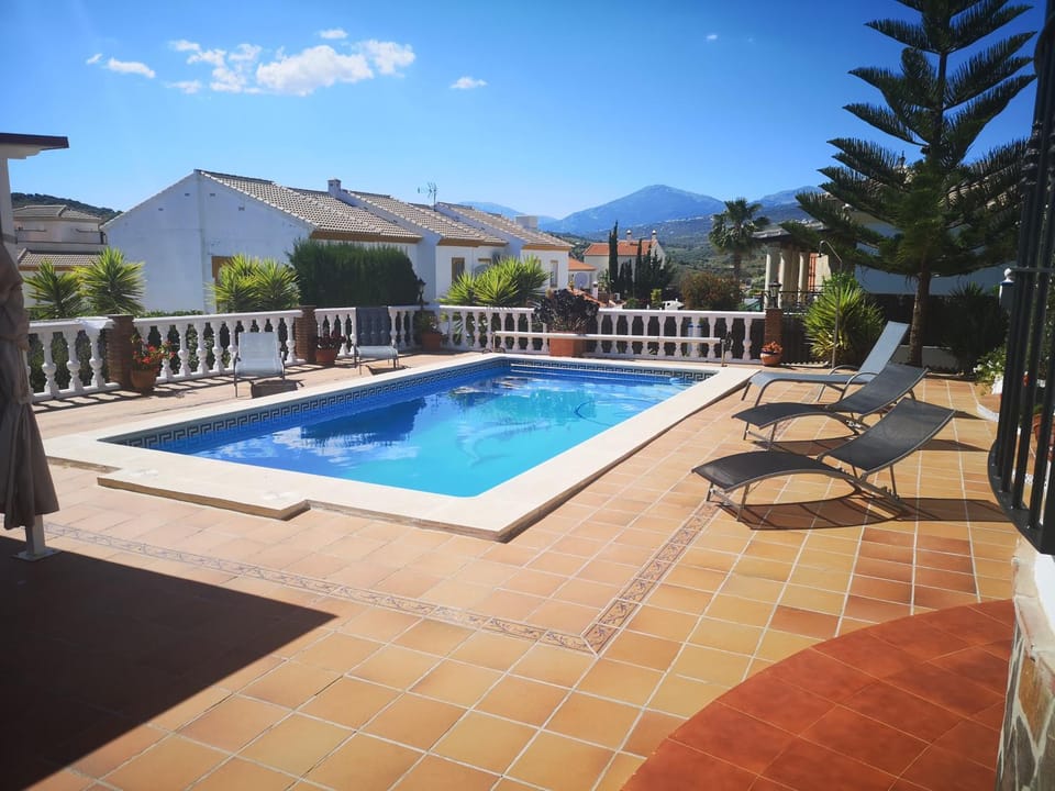 Swimming pool, Swimming pool