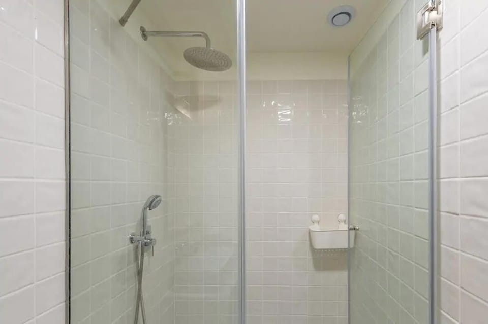 Shower, Photo of the whole room