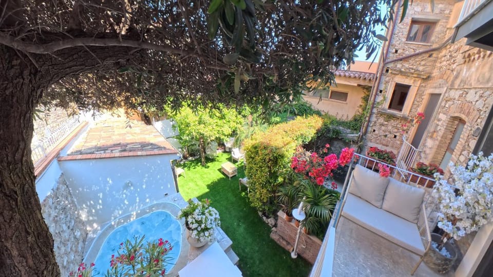 Property building, Garden view, Swimming pool