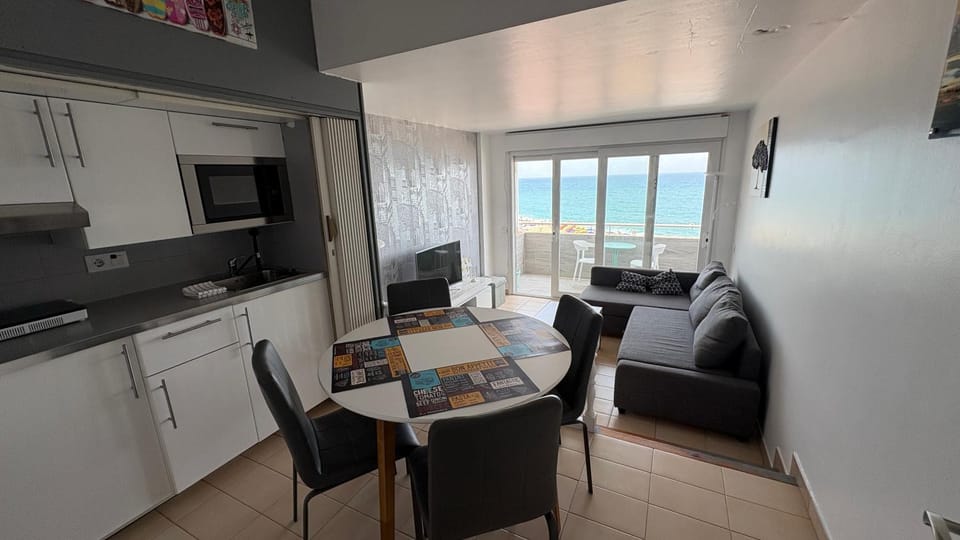 Living room, Seating area, Dining area, kitchen