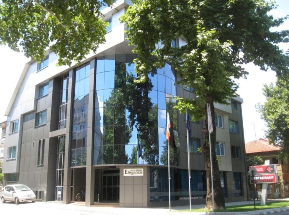 Property building, Day, Street view, Location, Parking