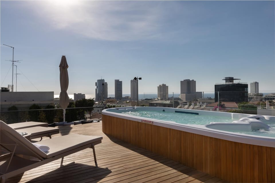 Spa and wellness centre/facilities, Seating area, City view, Sea view, Swimming pool, Sunset