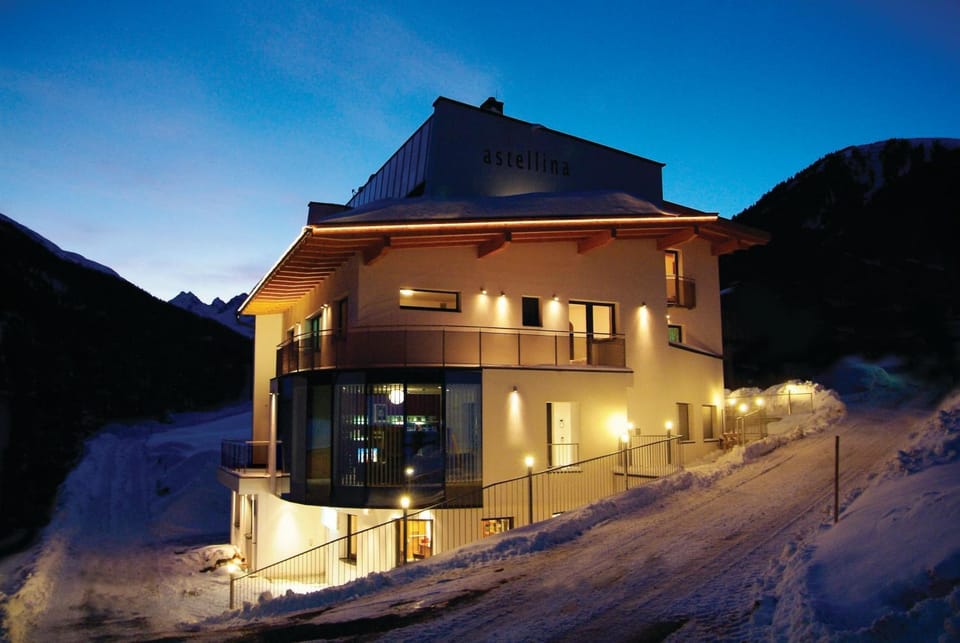 Facade/entrance, On site, Mountain view