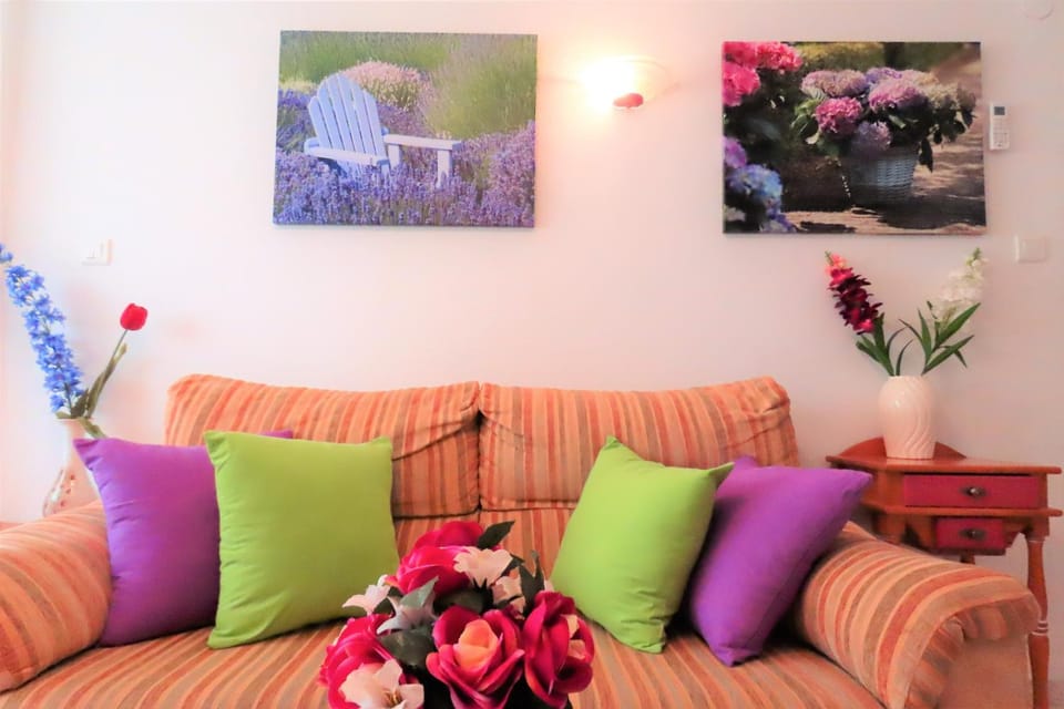 Living room, Decorative detail