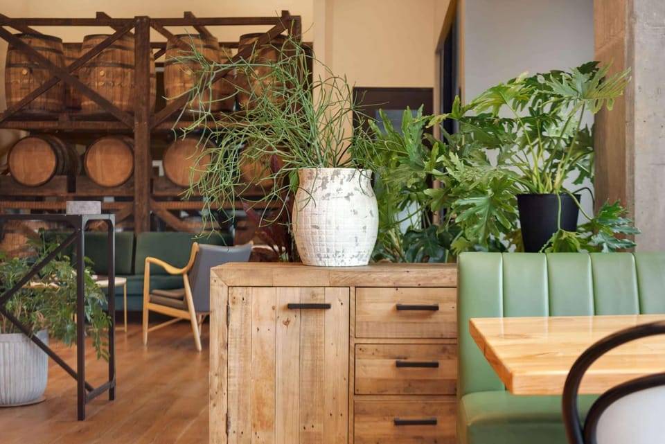 Restaurant/places to eat, Dining area, On site