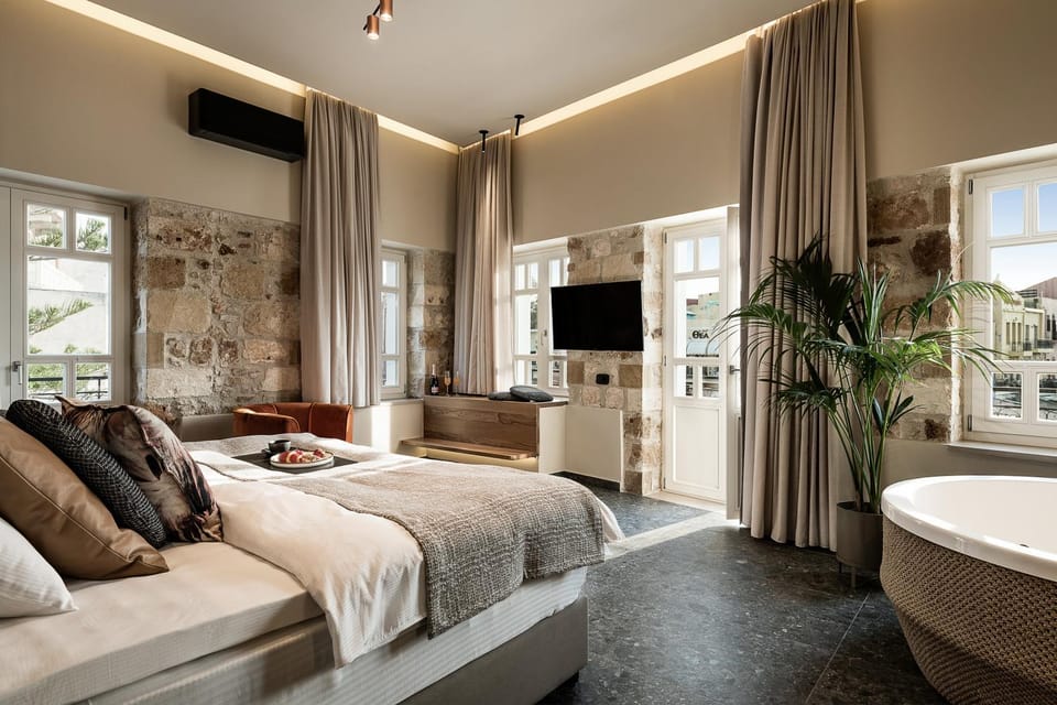 Hot Tub, Bedroom
