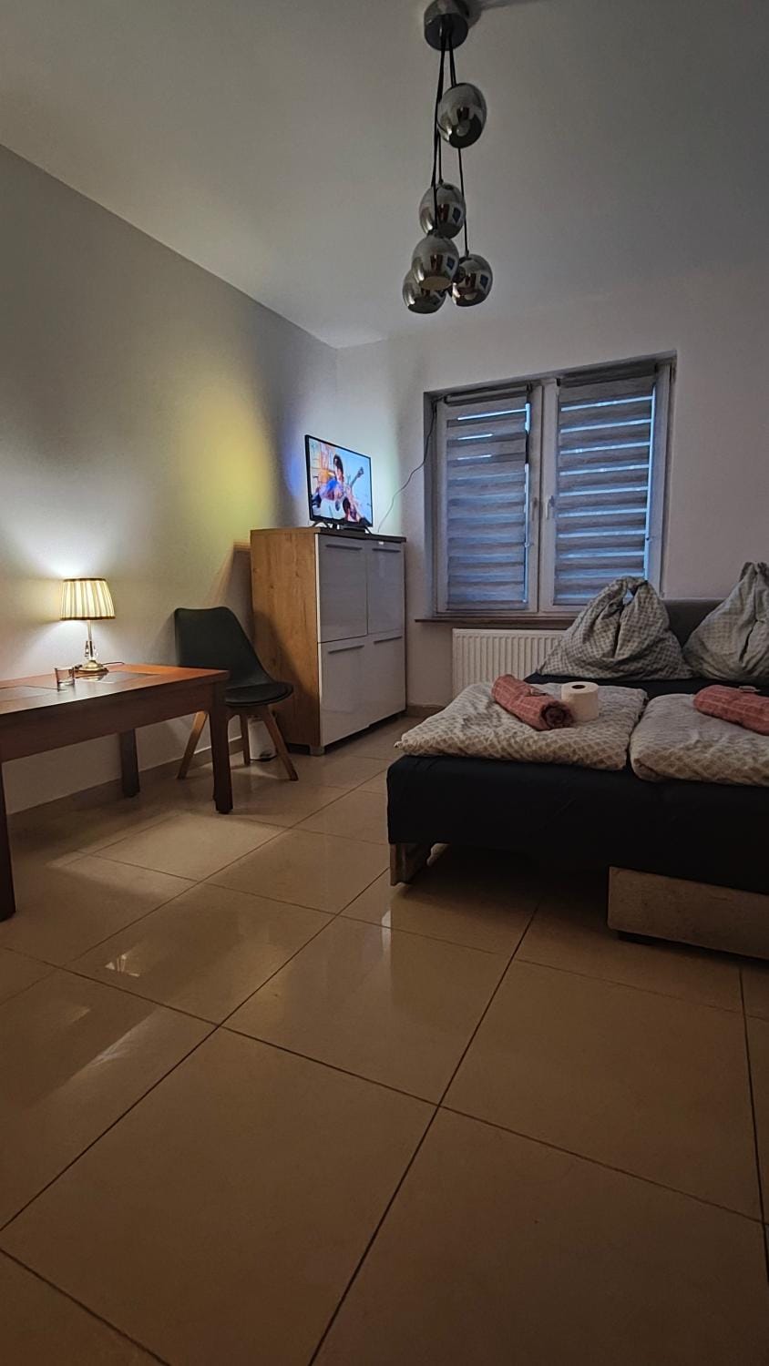 Bed, TV and multimedia, Photo of the whole room