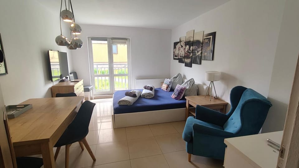 Photo of the whole room, Seating area