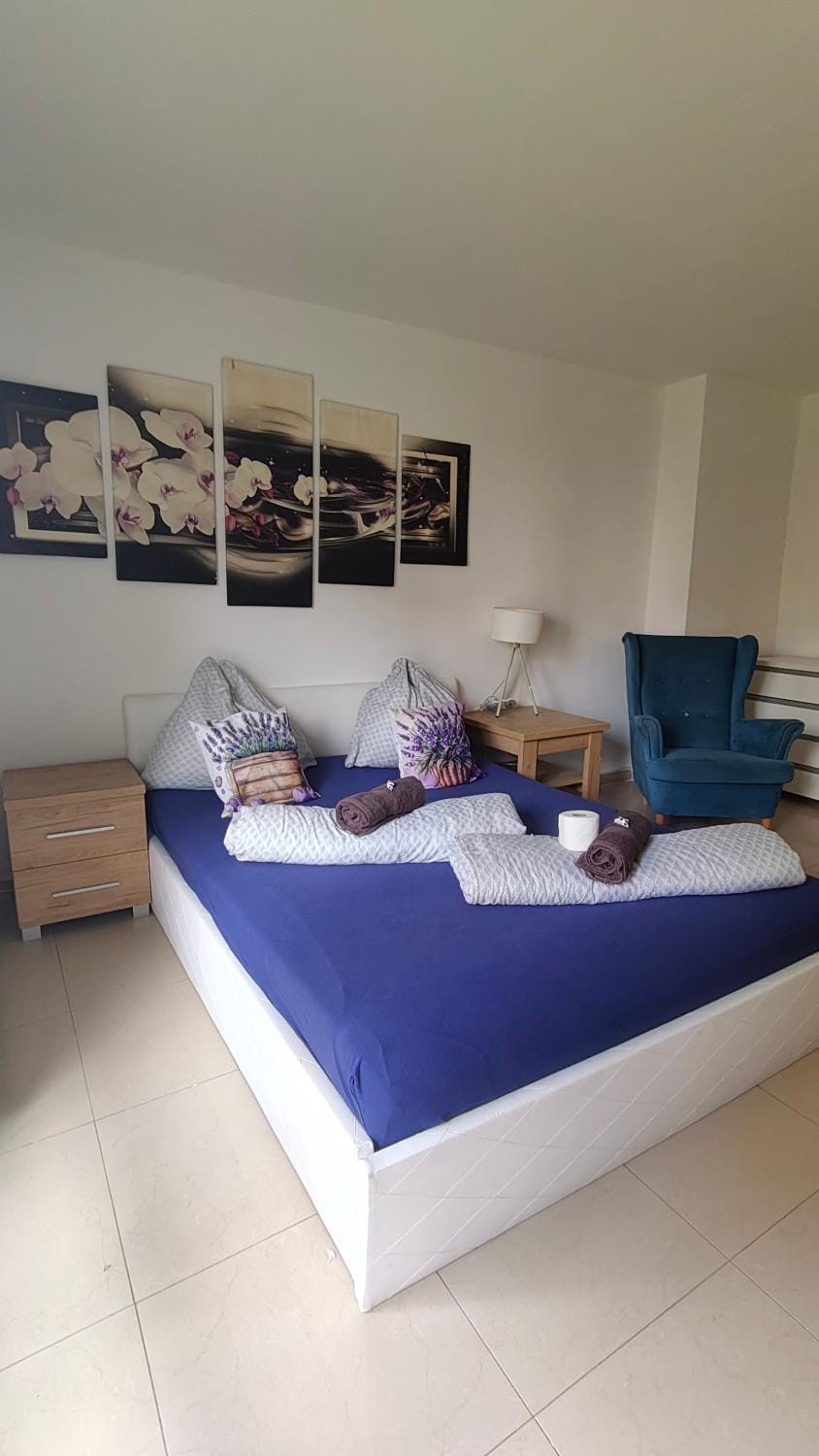 Photo of the whole room, Bedroom