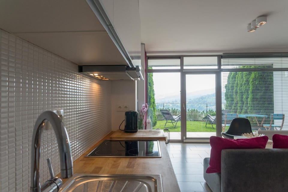TV and multimedia, Kitchen or kitchenette, Living room, Bedroom, Mountain view