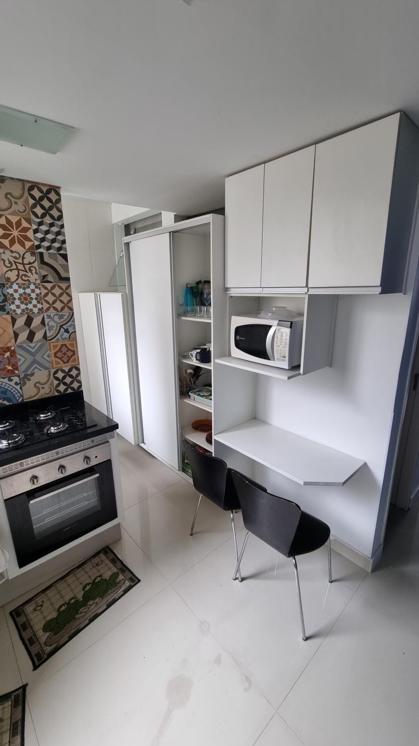 Kitchen or kitchenette, minibar