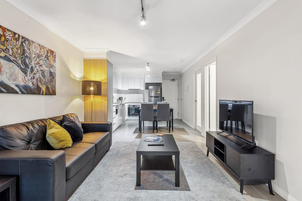 Communal lounge/ TV room, TV and multimedia, Living room, Seating area, Evening entertainment