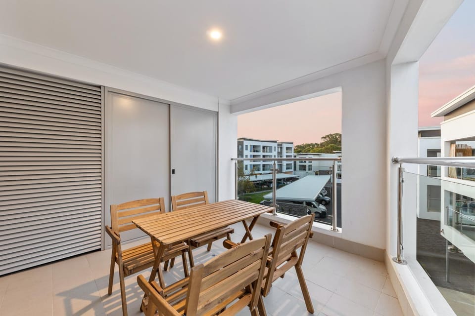 Property building, Patio, Day, View (from property/room), Balcony/Terrace, Living room, Seating area, Dining area, Parking