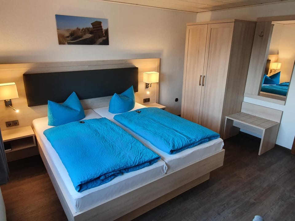 Bed, Photo of the whole room, Bedroom, wardrobe
