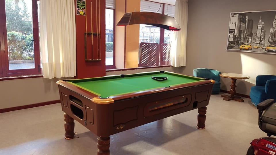 Communal lounge/ TV room, Billiard