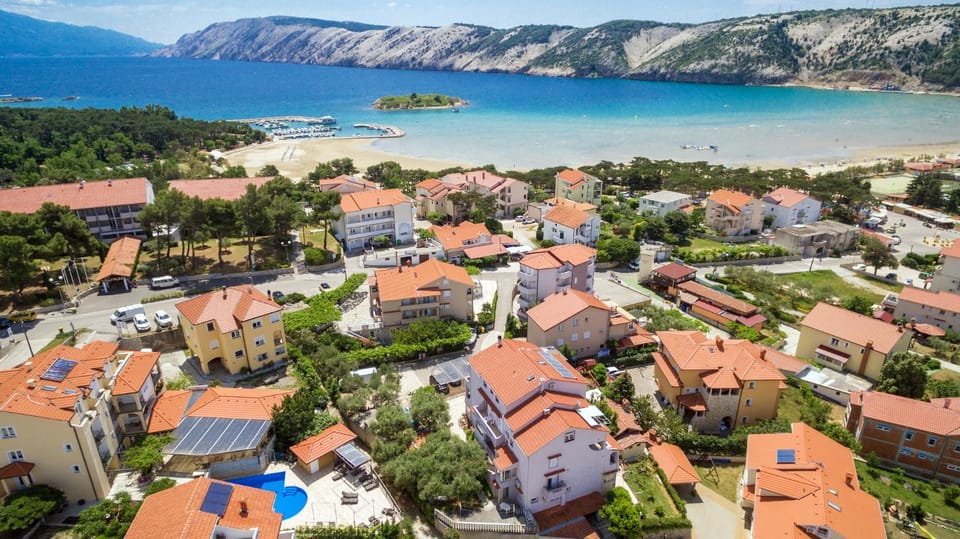 Bird's eye view, Beach, Sea view, Location