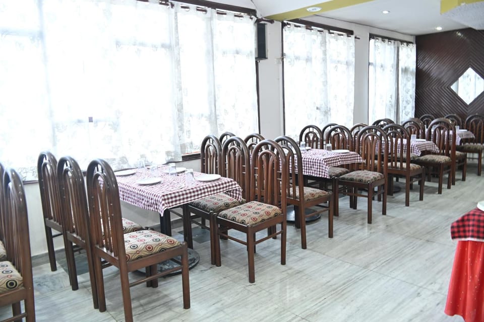 Restaurant/places to eat, Seating area