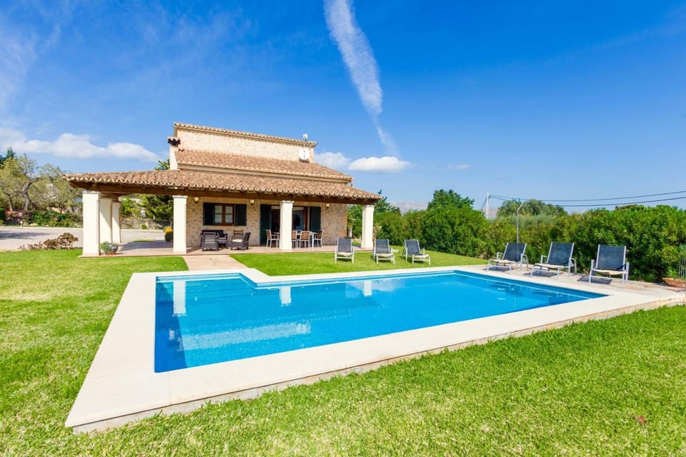 Facade/entrance, Pool view, sunbed