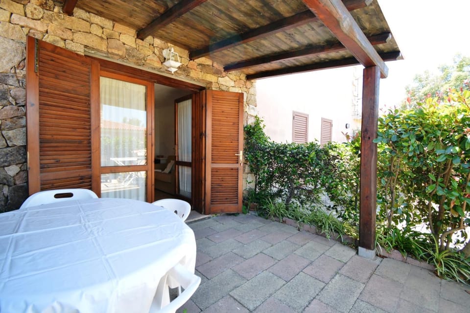Patio, Facade/entrance, Balcony/Terrace