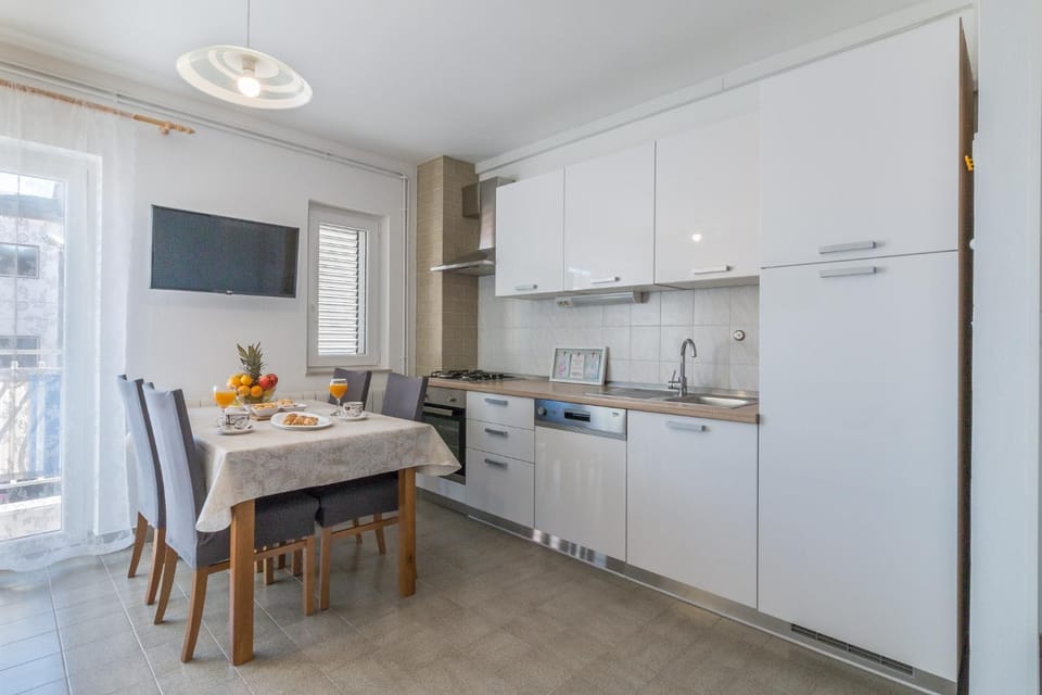 Kitchen or kitchenette, dishwasher, pet friendly