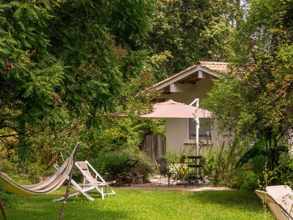 Property building, Natural landscape, Garden, Balcony/Terrace