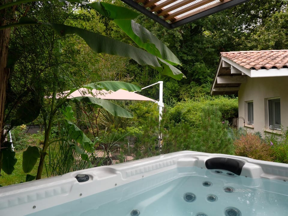 Natural landscape, Hot Tub, Garden view, Pool view