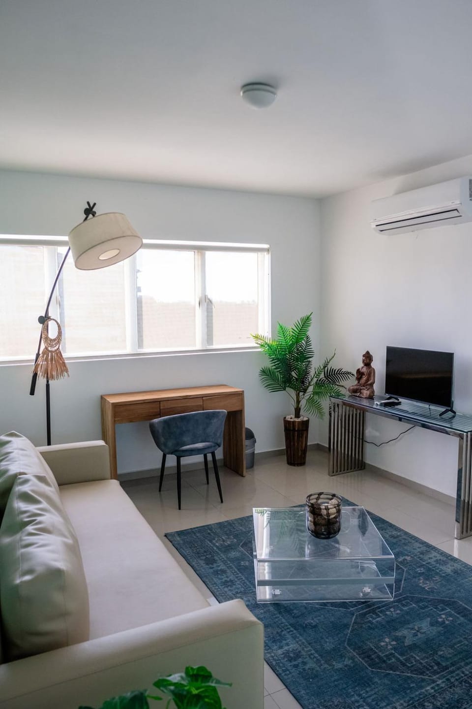 TV and multimedia, Living room, Seating area, air conditioner
