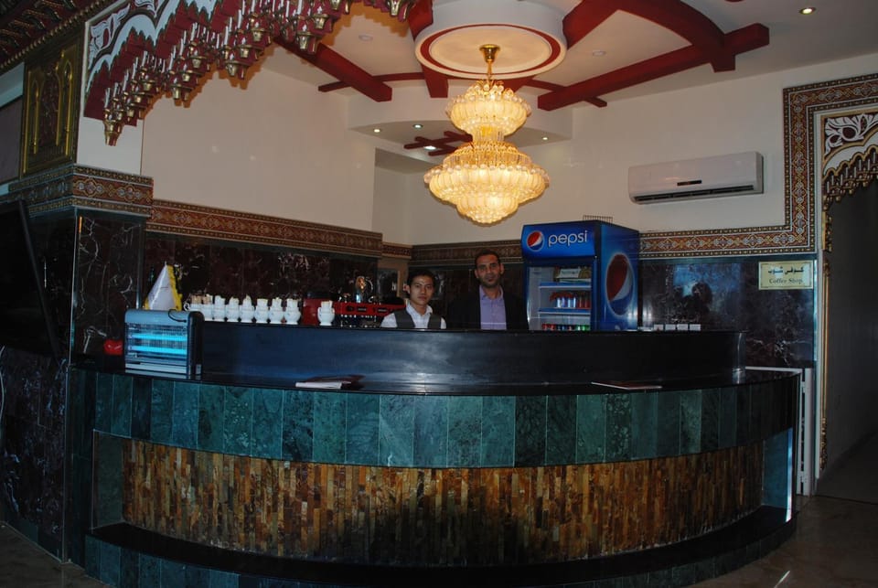 Staff, Restaurant/places to eat, People, Lobby or reception, Lounge or bar, group of guests
