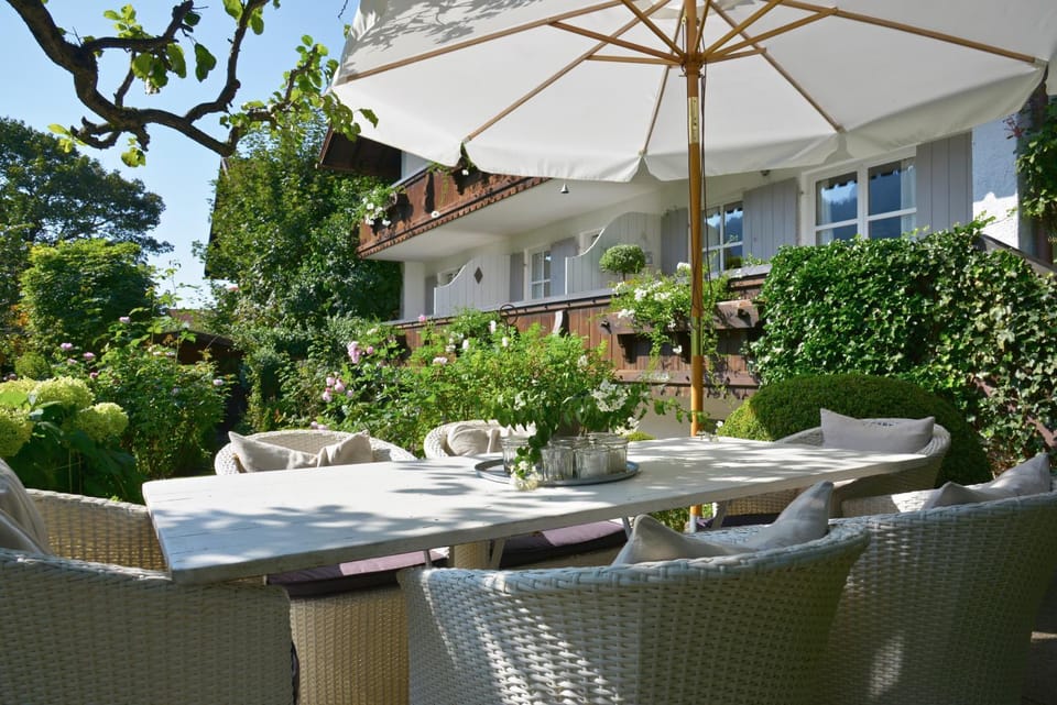 Property building, Garden, Seating area, Garden view