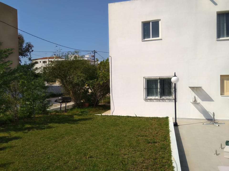 Property building, Spring, Day, Garden, Garden view